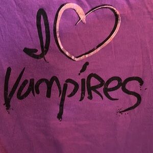 Halloween Vampire 🧛🏻♂️ ❤️Tee